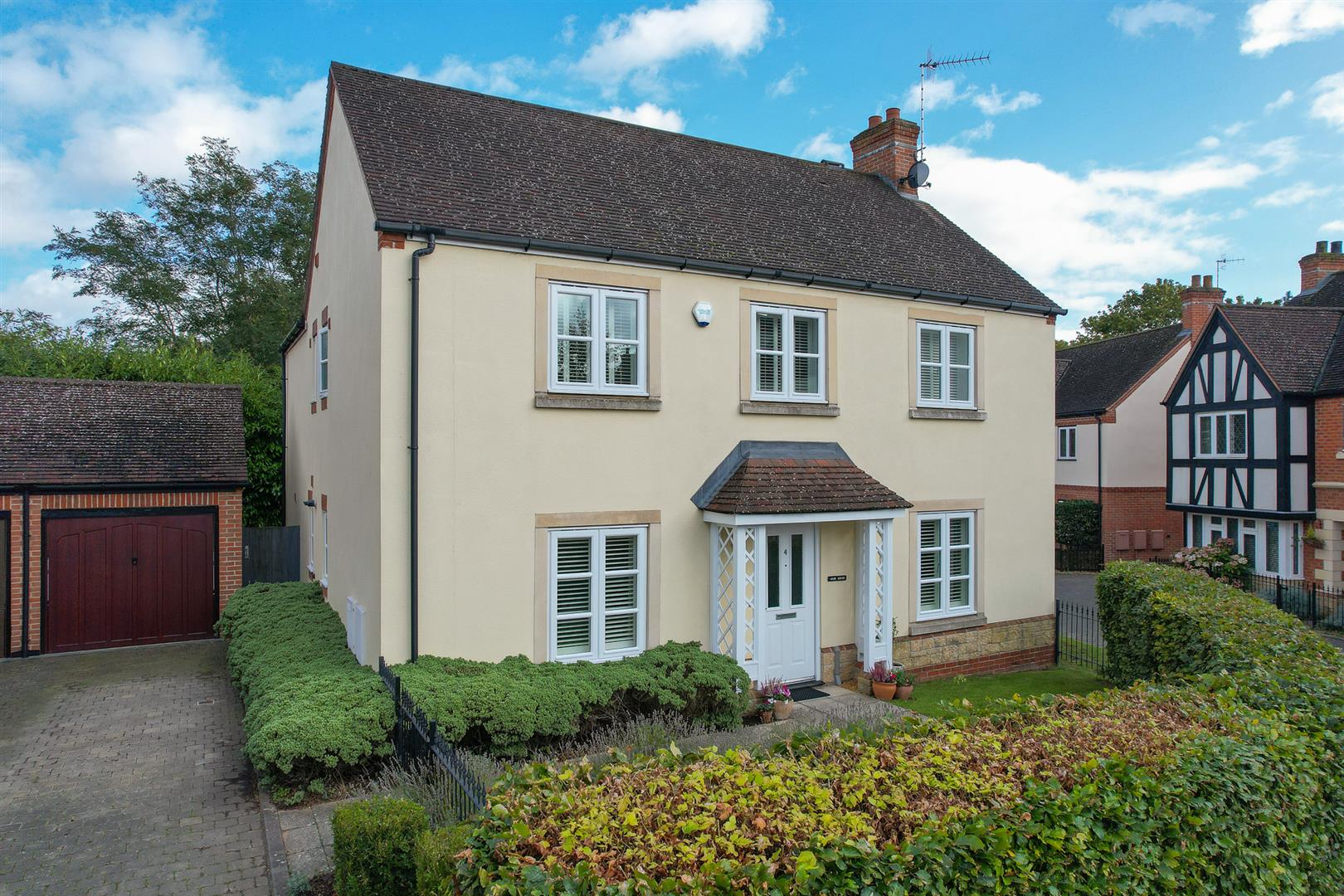 Elgin Gardens, StratforduponAvon Vaughan Reynolds Estate Agents